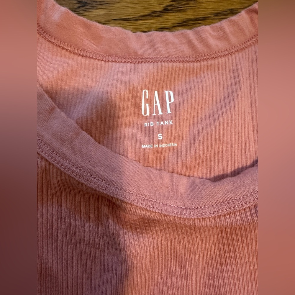 GAP Ribbed Tank in Salmon - Picture 3 of 3